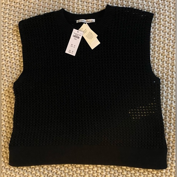 NWT Abercrombie Crochet-Style Shell Top - Picture 3 of 6